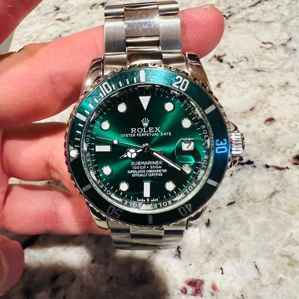 Oyster Perpetual Date Submariner Hulk Green Dial Steel Mens Watch 40mm NEW Rolex